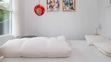 3 bedrooms, cots/infant beds