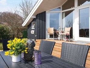 House | Outdoor dining