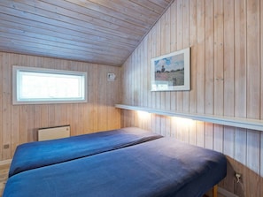 3 Schlafzimmer, individuell eingerichtet, Babybetten
