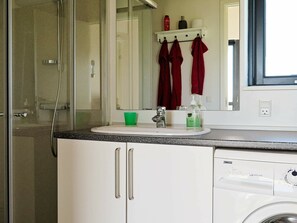 Bathroom - Lovely Holiday Home in Harboore near Sea (Harboore)
