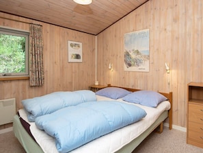 3 bedrooms, cribs/infant beds