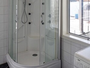 House | Bathroom - 4 Star Holiday Home in Urangsvag (Bomlo)