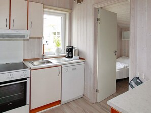A compact kitchen with a Siemens oven, a coffee maker, and a sink. - Holiday Home in Gelting (Gelting)