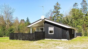 A small, single-story building with a sloped roof, a satellite dish, and a window with a sign. - 5 Star Holiday Home in Hals (Hals)