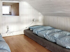 2 bedrooms, cribs/infant beds