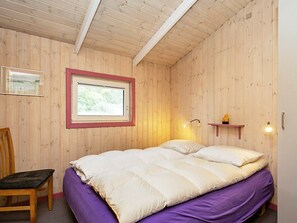3 bedrooms, cribs/infant beds
