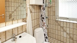 Bathroom - Undisturbed Holiday Home in Hals With Barbecue (Hals)