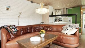 DVD player - Undisturbed Holiday Home in Hals With Barbecue (Hals)
