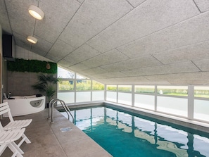 Casa | Piscina | Piscina interna, piscina externa