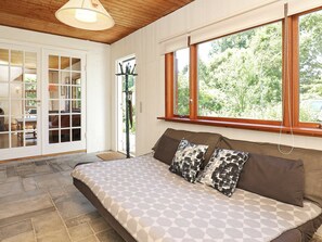 1 bedroom, cribs/infant beds
