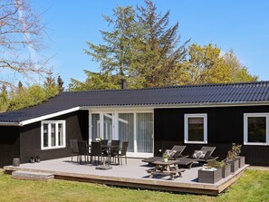Exterior - Cosy Holiday Home in Hovedstaden Denmark With Garden (Jægerspris)