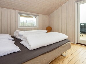 4 bedrooms, individually furnished, cribs/infant beds - Spacious Holiday Home With Sauna in Hvide Sande (Hvide Sande)
