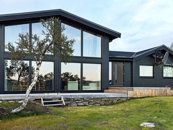 House | Exterior - Holiday Home in Kvalsund (Hammerfest)