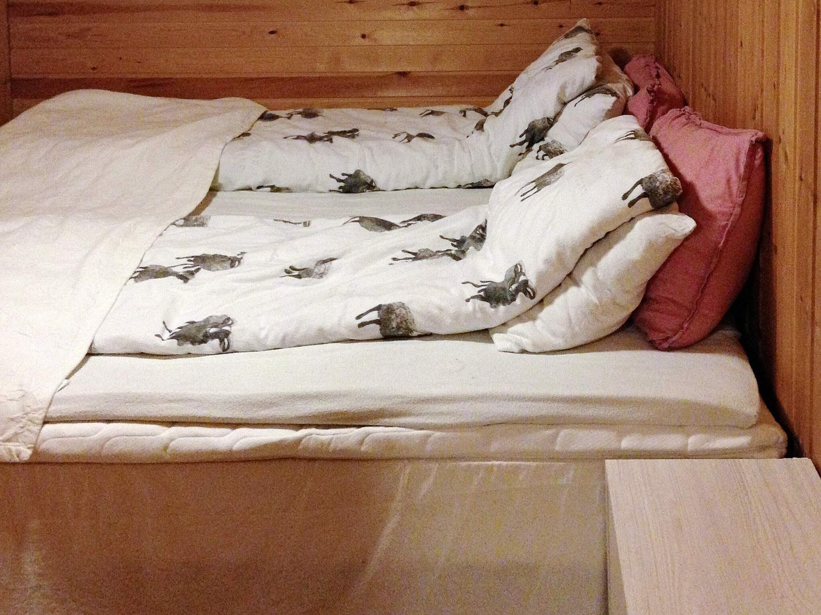 5 عدّة غرف نوم وطراز فريد لكل وحدة وملاءات أسرّة