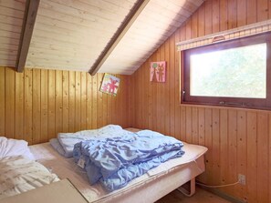 3 bedrooms, cribs/infant beds