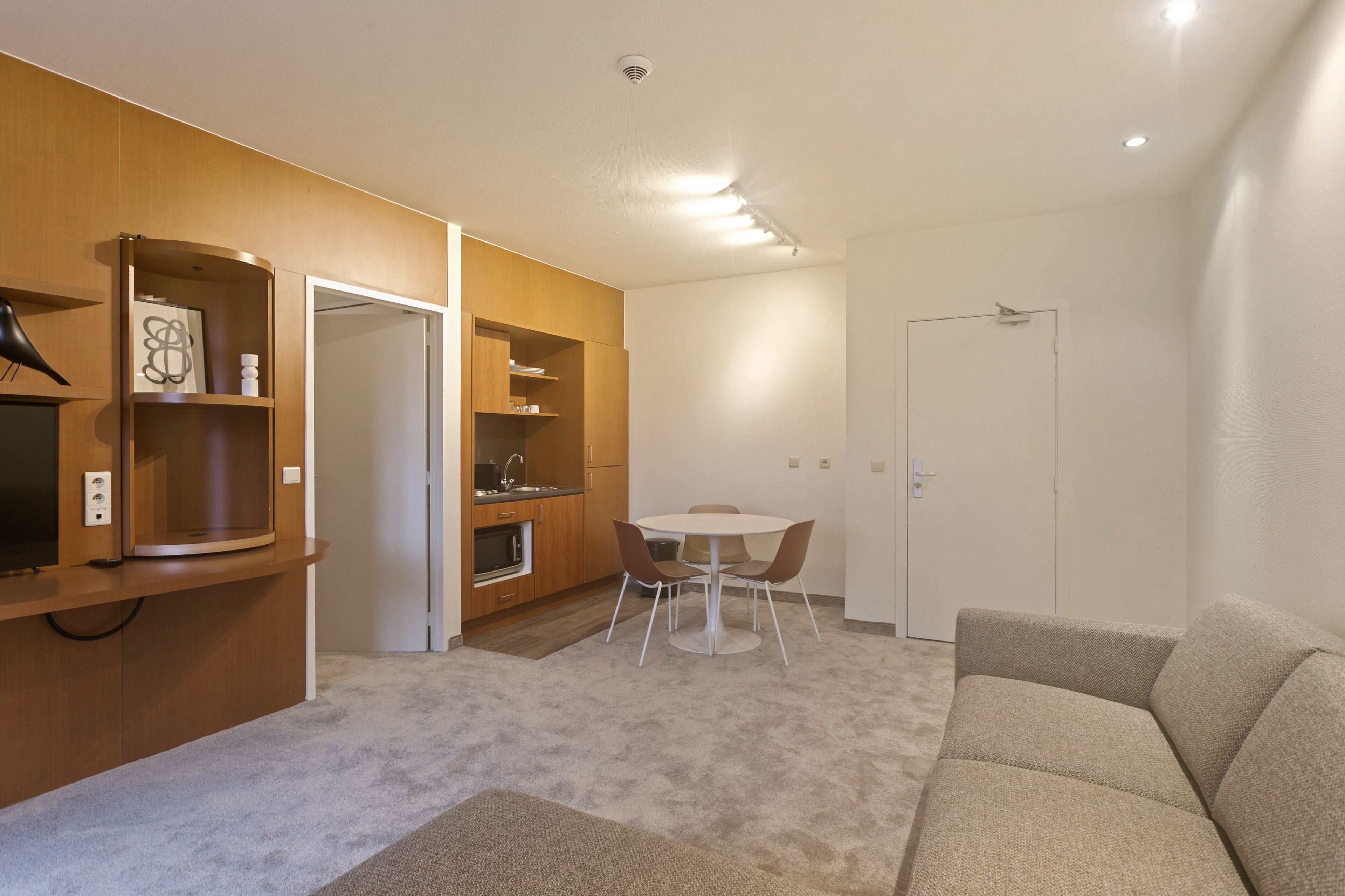 business apartment | living area | flat-screen tv