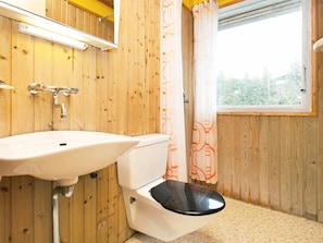 Bathroom - Serene Holiday Home in Gilleleje near Sea (Gilleleje)