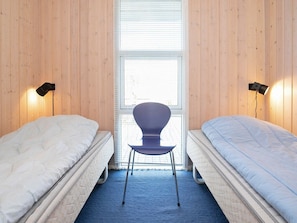 4 bedrooms, cribs/infant beds