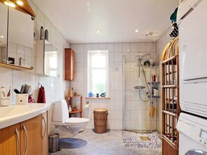 House | Bathroom