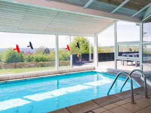 Casa | Piscina | Una piscina cubierta, una piscina al aire libre