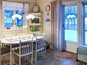 House | Dining - 6 Person Holiday Home in Ballangen (Narvik)