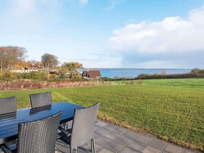 House | Outdoor dining