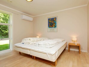 3 bedrooms, cribs/infant beds - 6 Person Holiday Home in Gilleleje (Gilleleje)
