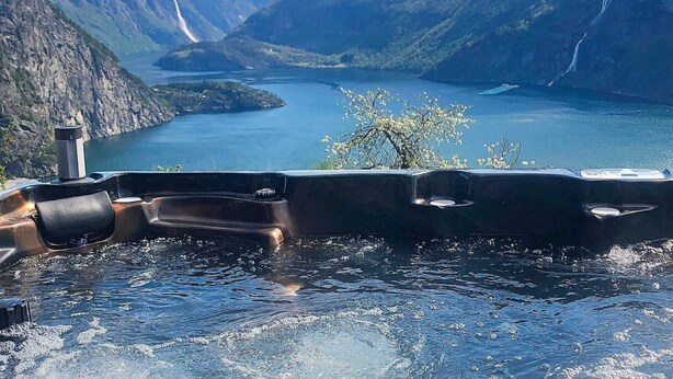 A boat on a lake with mountains in the background. - Holiday Home in Valldal (Fjord)