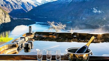 House | Outdoor spa tub