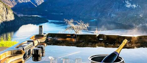 House | Outdoor spa tub