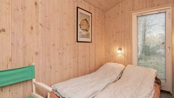 4 bedrooms, cots/infant beds
