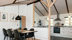 Private kitchen - Cosy Holiday Home in Rømø With Sauna (Romo)