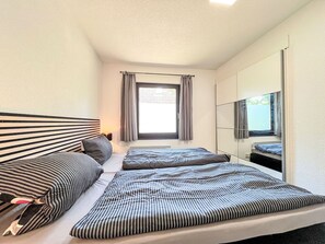 2 bedrooms, travel cot, free WiFi - Cosy apartment in villa for 3 people with WIFI, TV and terrace (Korbach)