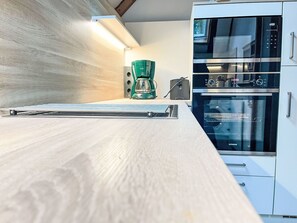 Microwave, oven, dishwasher - Cosy apartment in villa for 6 people with A/C, WIFI, TV and terrace (Bad Wildungen)