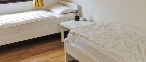2 bedrooms, travel cot, free WiFi