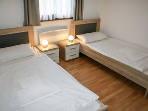 3 bedrooms, travel cot, free WiFi - Nice apartment in villa for 6 people with WIFI, TV and terrace (Bad Wildungen)