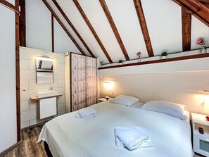 3 bedrooms, travel crib, free WiFi - Lovely apartment in villa for 6 guests with WIFI, A/C, TV, patio and pets allowed (Bad Wildungen)