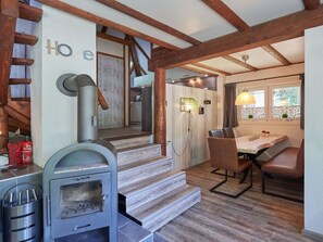Microwave, oven, dishwasher, high chair - Lovely apartment in villa for 6 guests with WIFI, A/C, TV, patio and pets allowed (Bad Wildungen)