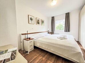 2 bedrooms, travel cot, free WiFi - Beautiful apartment in villa for 4 people with WIFI, TV, terrace and pets allowed (Bad Wildungen)