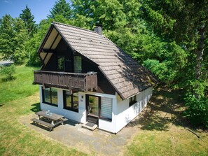 Exterior - Lovely apartment in villa for 6 people with WIFI, TV, patio and pets allowed (Bad Wildungen)