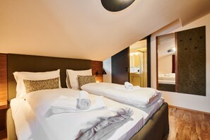 Sistema de insonorización, tabla de planchar con plancha y cunas