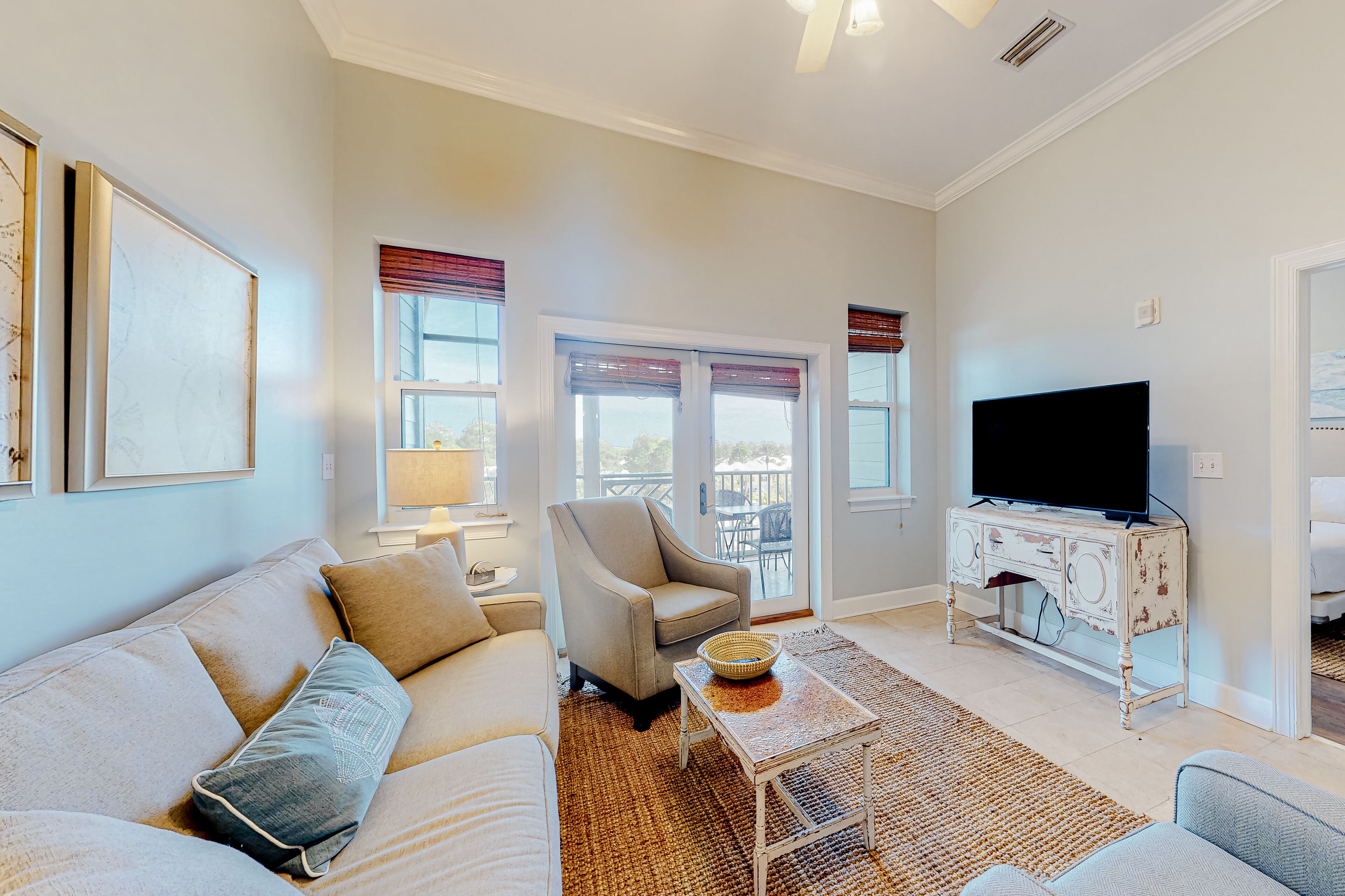 Stylish coastal condo with bikes & pool - near bike paths & the beach