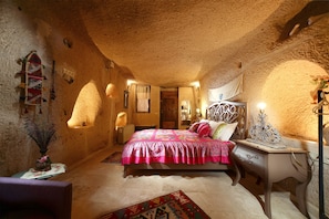 Tradisjonell studiosuite | Sengetøy av topp kvalitet, safe på rommet, lydisolert og sengetøy