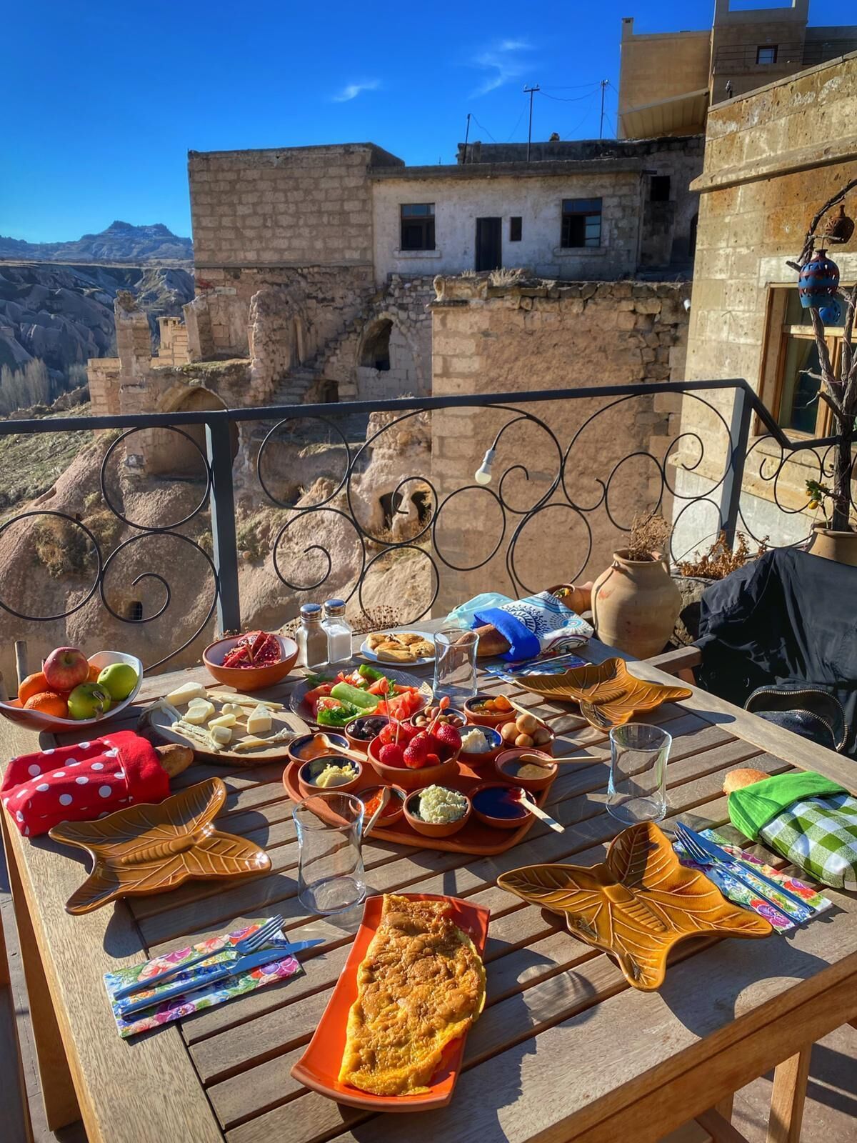 Free daily full breakfast