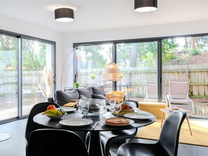 Dining - Wonderful private villa for 4 guests with A/C, WIFI, TV and terrace (Mimizan)