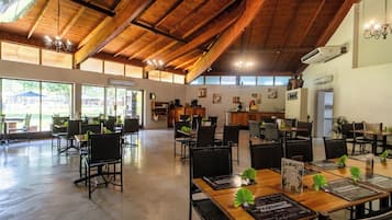 Breakfast, lunch, dinner served; local and international cuisine