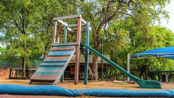Außen-Kinderspielplatz