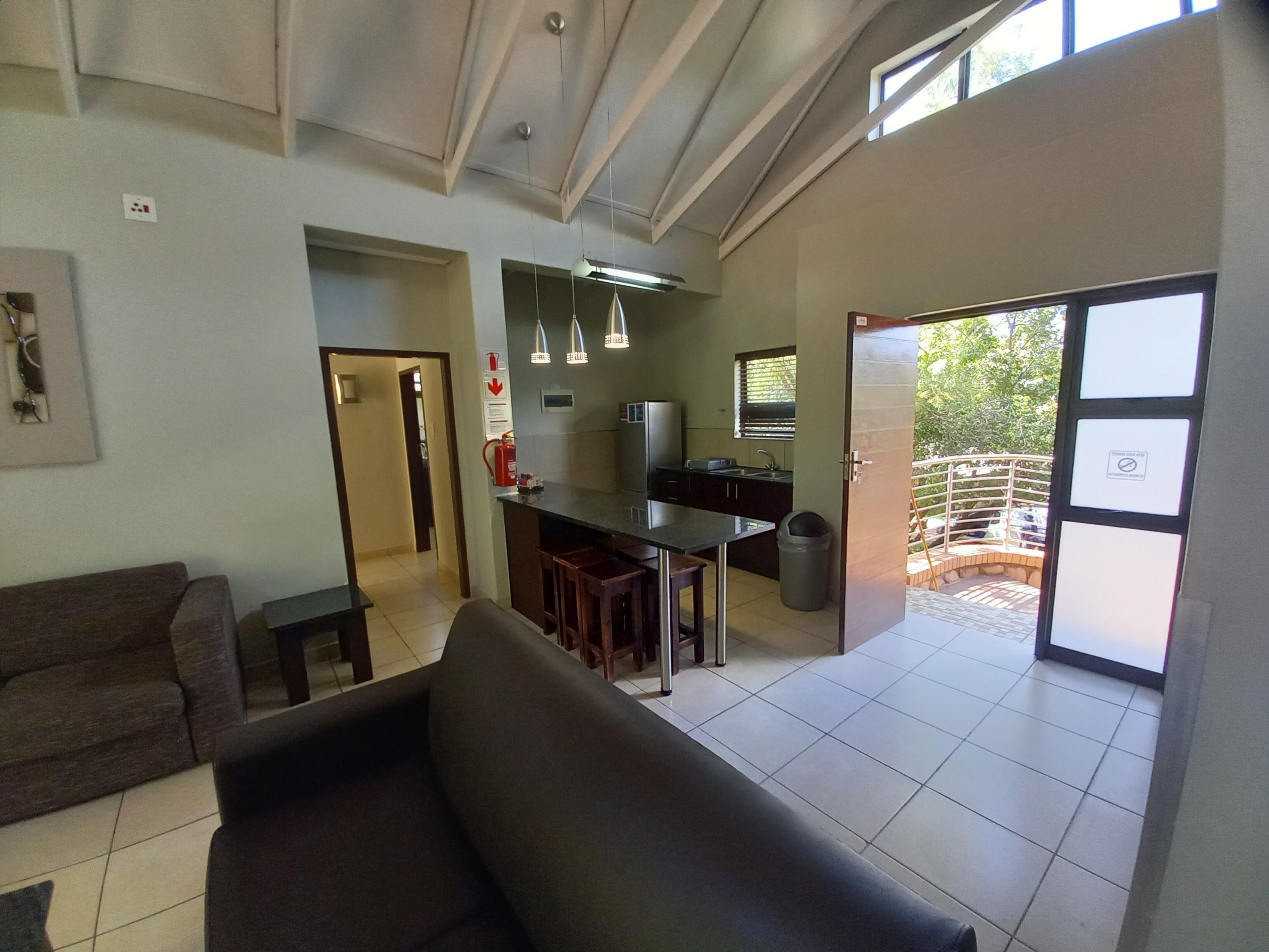 8 Sleeper Villa | Private kitchen | Full-size fridge, microwave, toaster, cookware/dishes/utensils