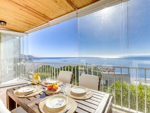 Outdoor dining - Nice apartment for 6 guests with WIFI, TV and terrace (Roses)