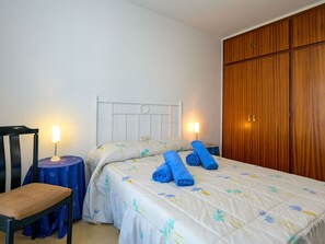 4 bedrooms, iron/ironing board - Wonderful private villa for 8 people with private pool, TV and patio (Calafell)